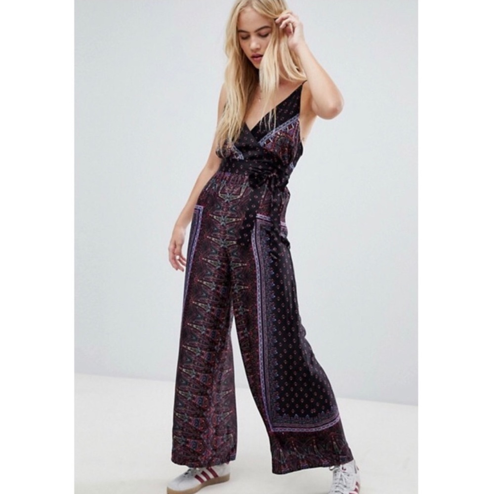 NEW FREE PEOPLE PRINTED WRAP-EFFECT JUMPSUIT - Picture 4 of 8